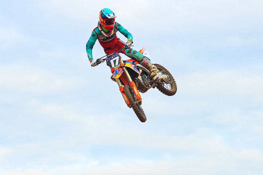 Соревнования по мотокроссу.