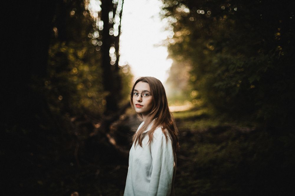 Девушка в лесу