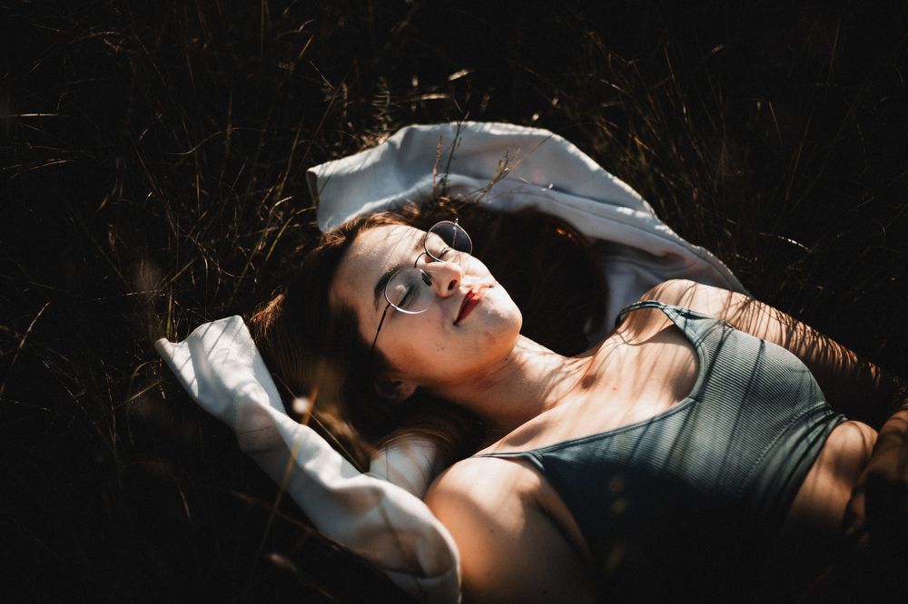 Девушка на поле