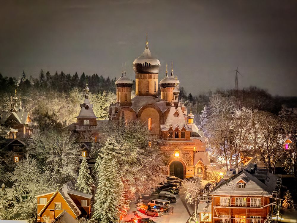 Пюхтицкий Успенский ставропигиальный женский монастырь.