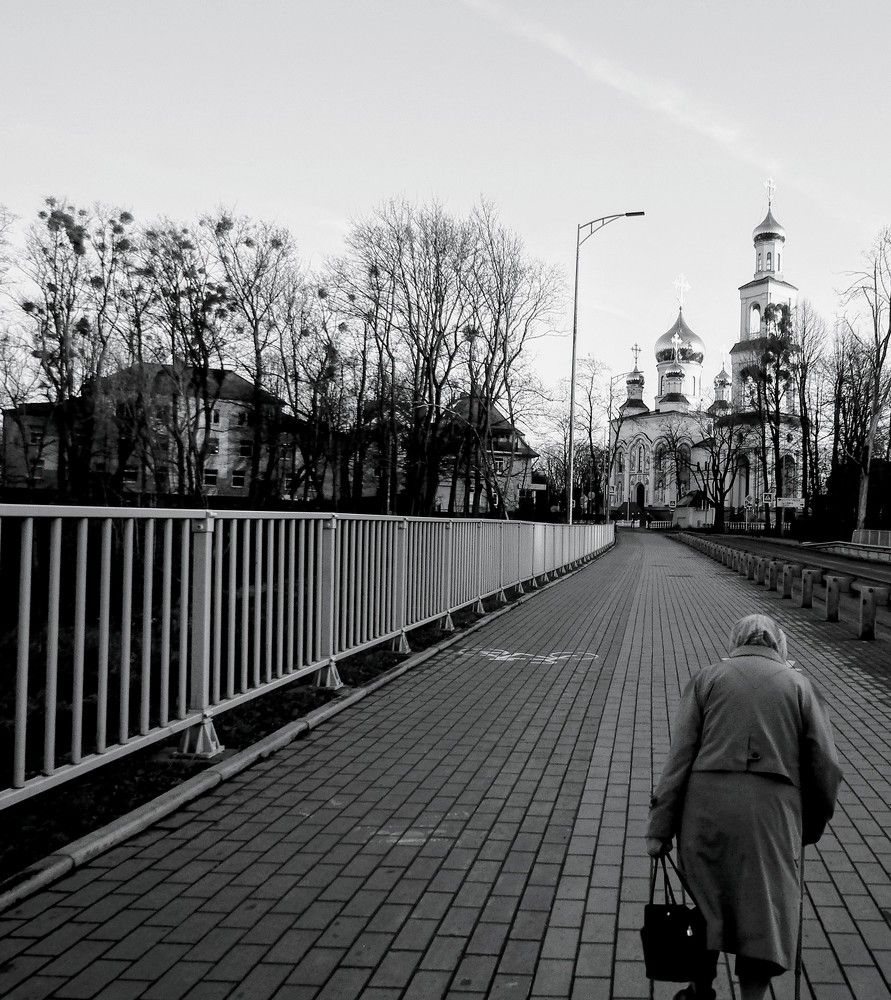 Безлюдная дорога к храму (The deserted road to the temple )