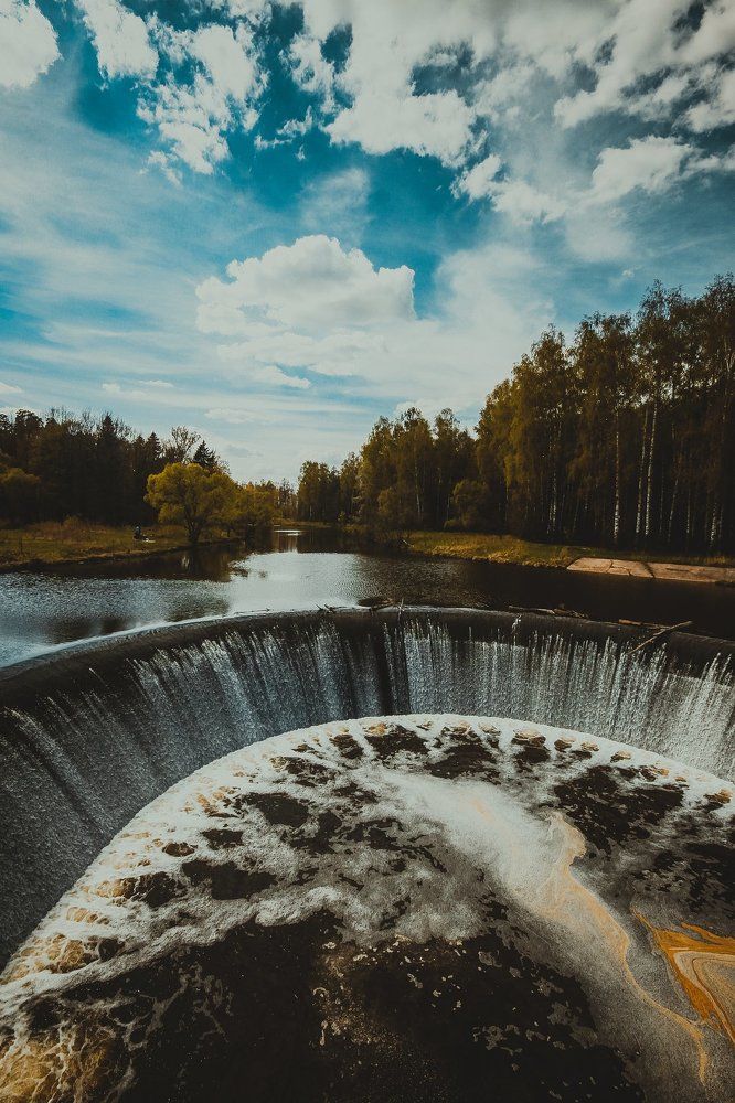 По течению.