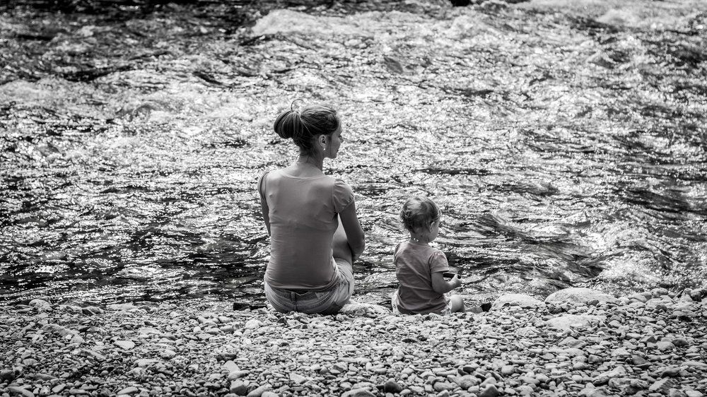 На берегу горной реки