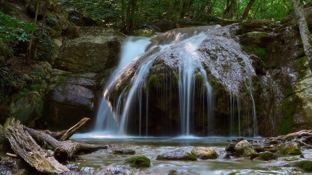 Водопад "Джур-Джур"