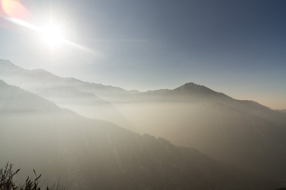 Городской смог поднимается и до гор