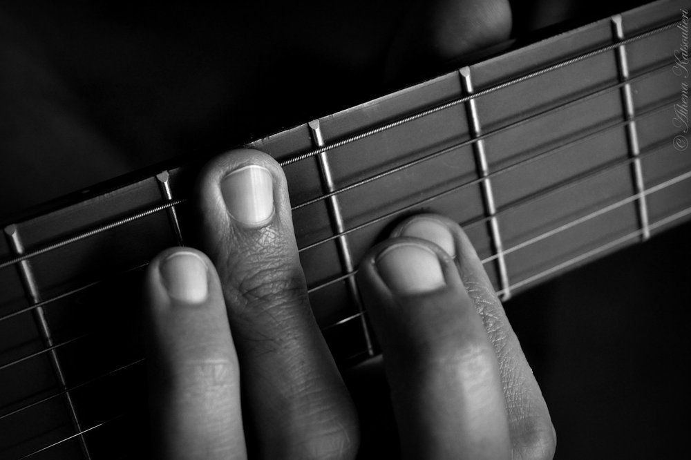 Among the strings, my fingers sing.