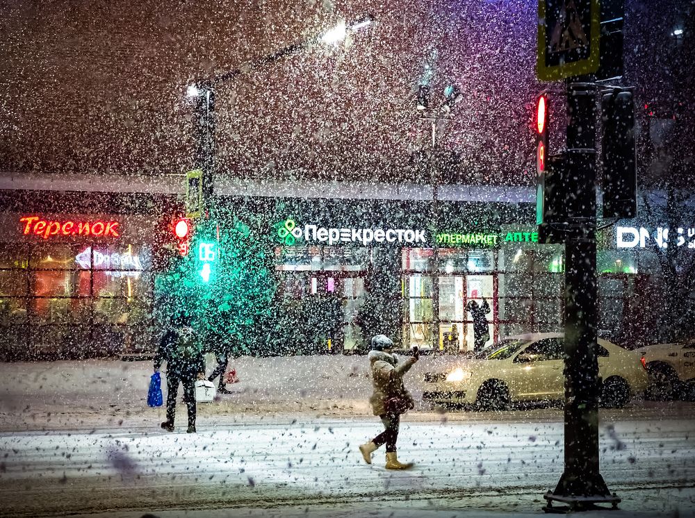 А снег идёт...