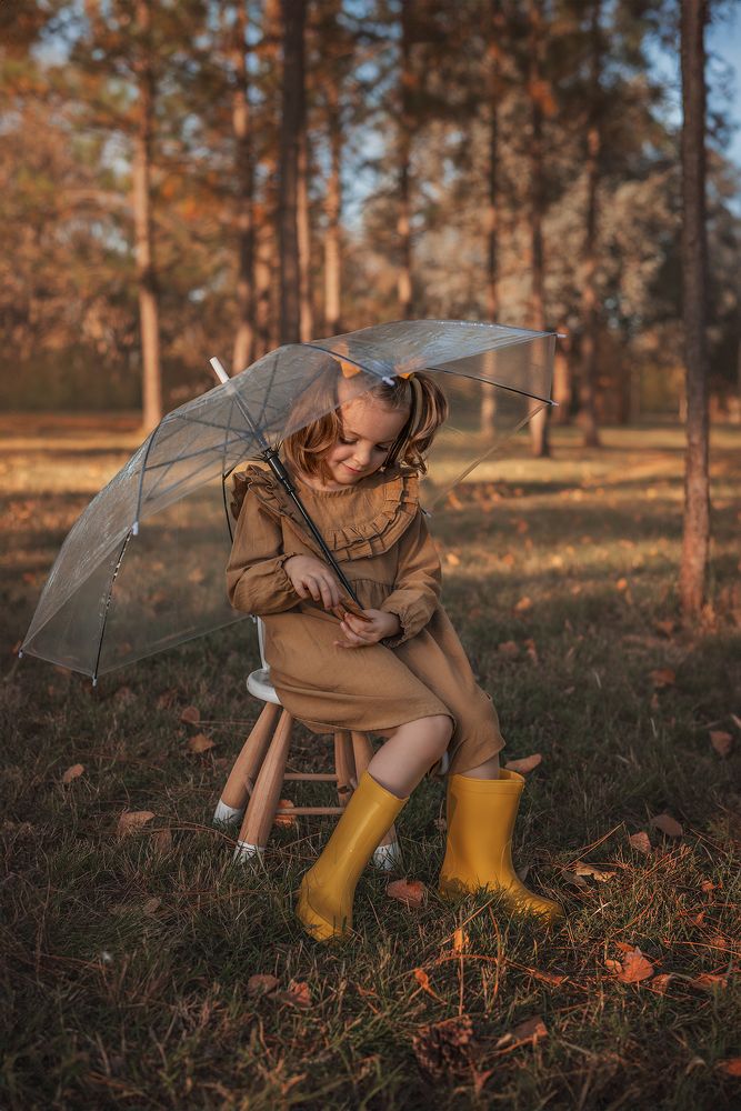 “Bajo la lluvia de hojas”