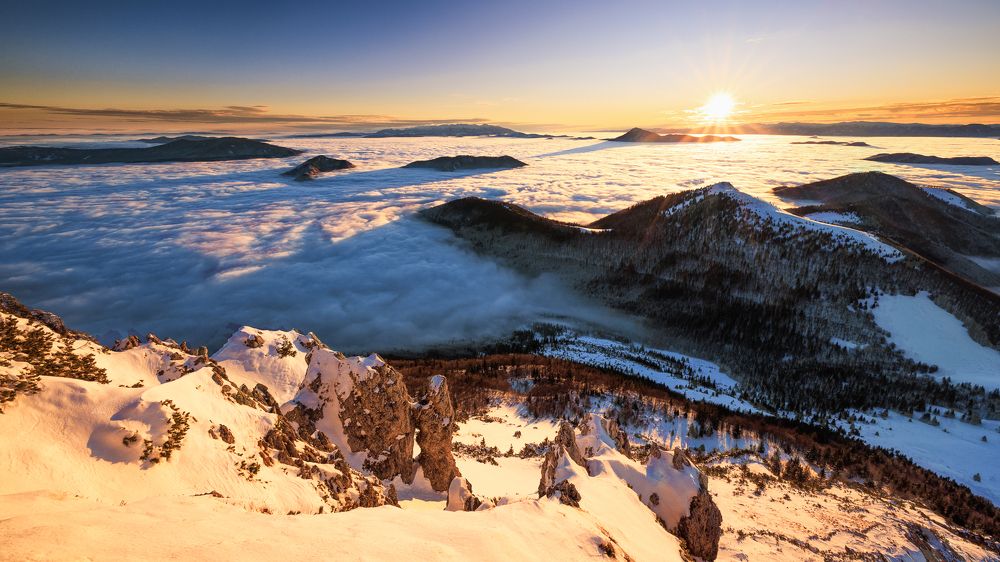 Above the sea of ​​clouds...