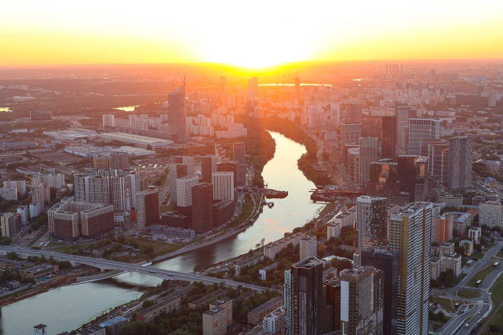 Москва с высоты на закате
