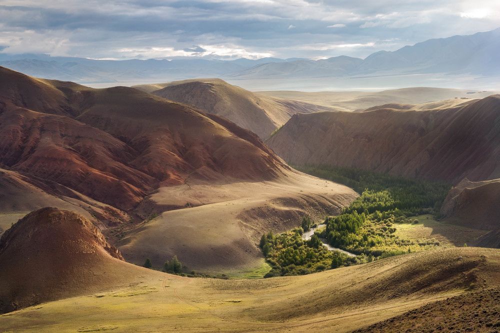 Багровые берега долины Кызылшин...