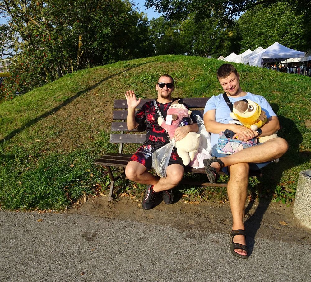 А мы с ярмарки!