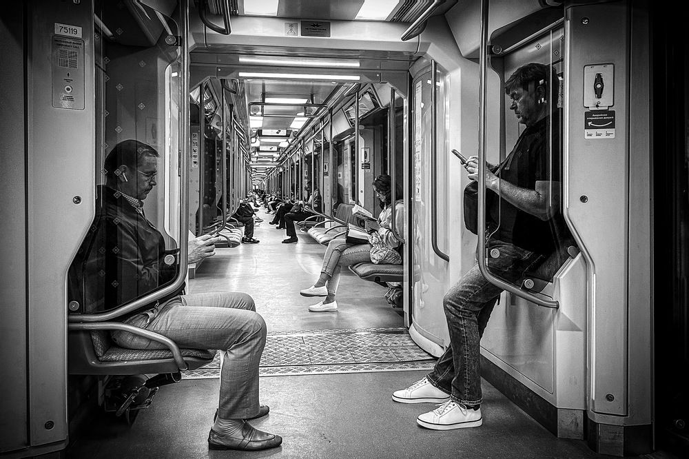 Чтение в метро...