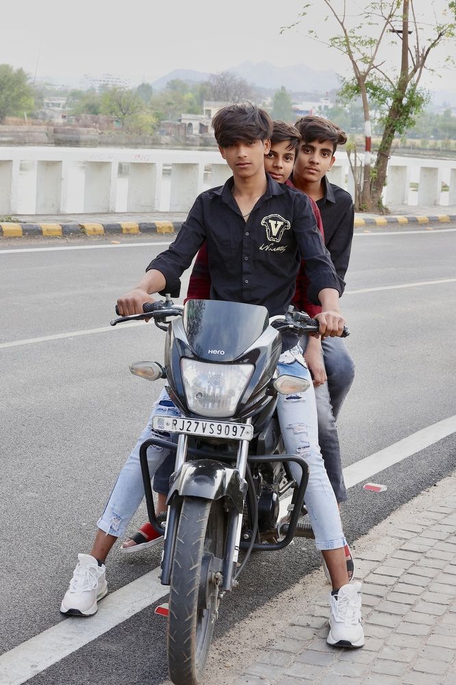 Друзья на байке