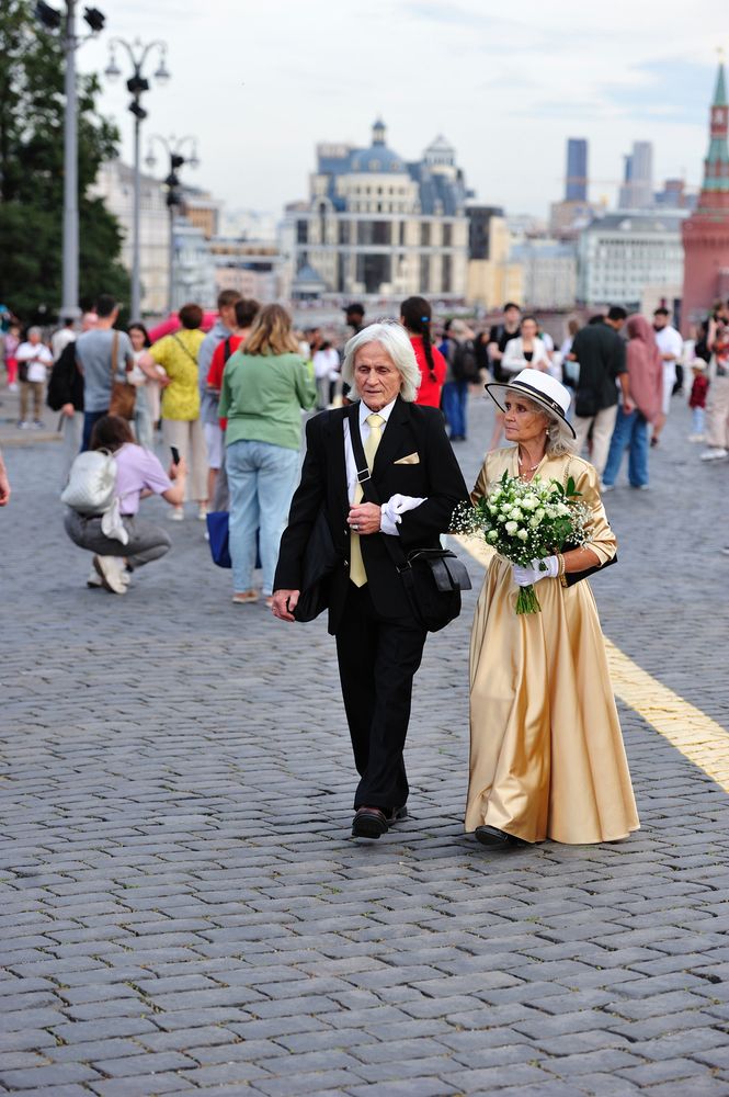 Счастье светит всем