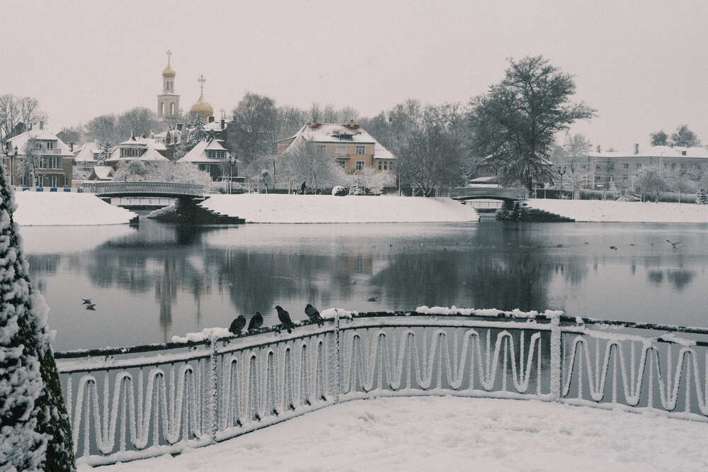 Падал прошлогодний снег...