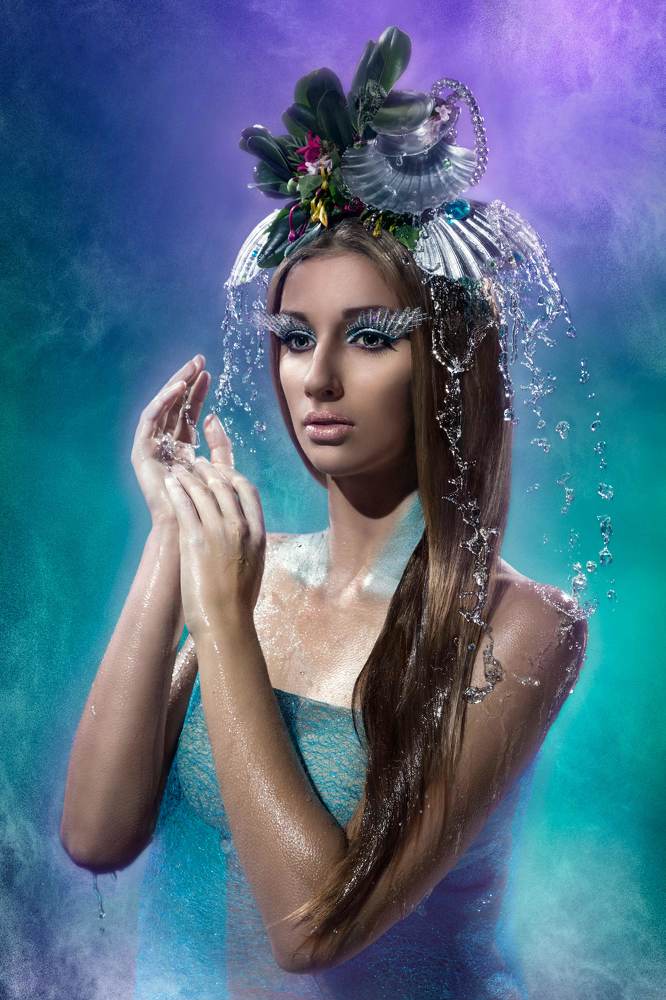 Девушка водопад