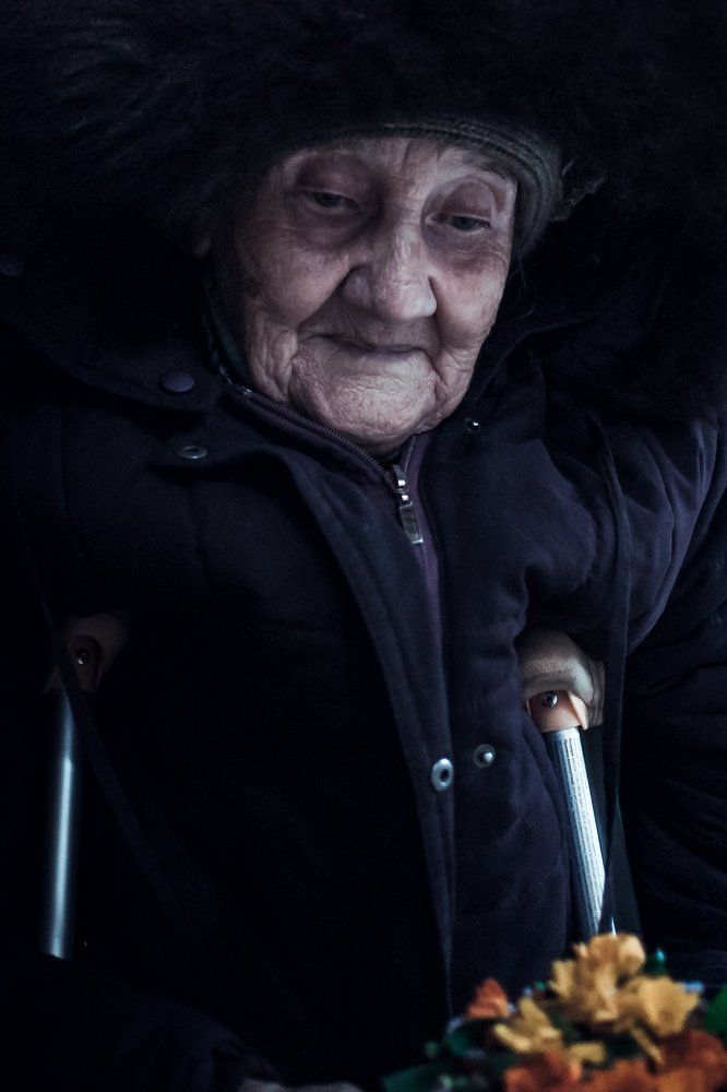 Сынок, купите цветочки...