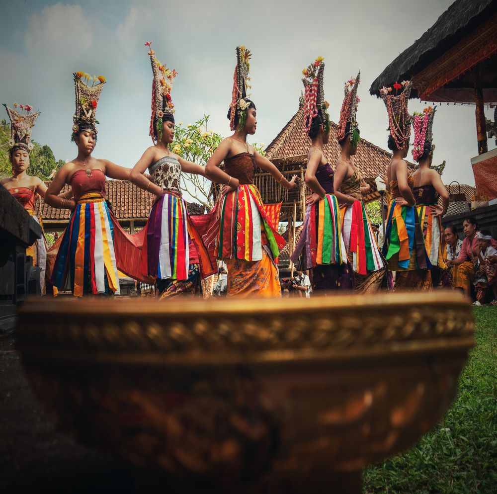 Rejang Kuningan Dance