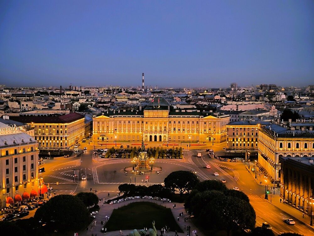 Мариинский дворец в Санкт-Петербурге на Исаакиевской площади