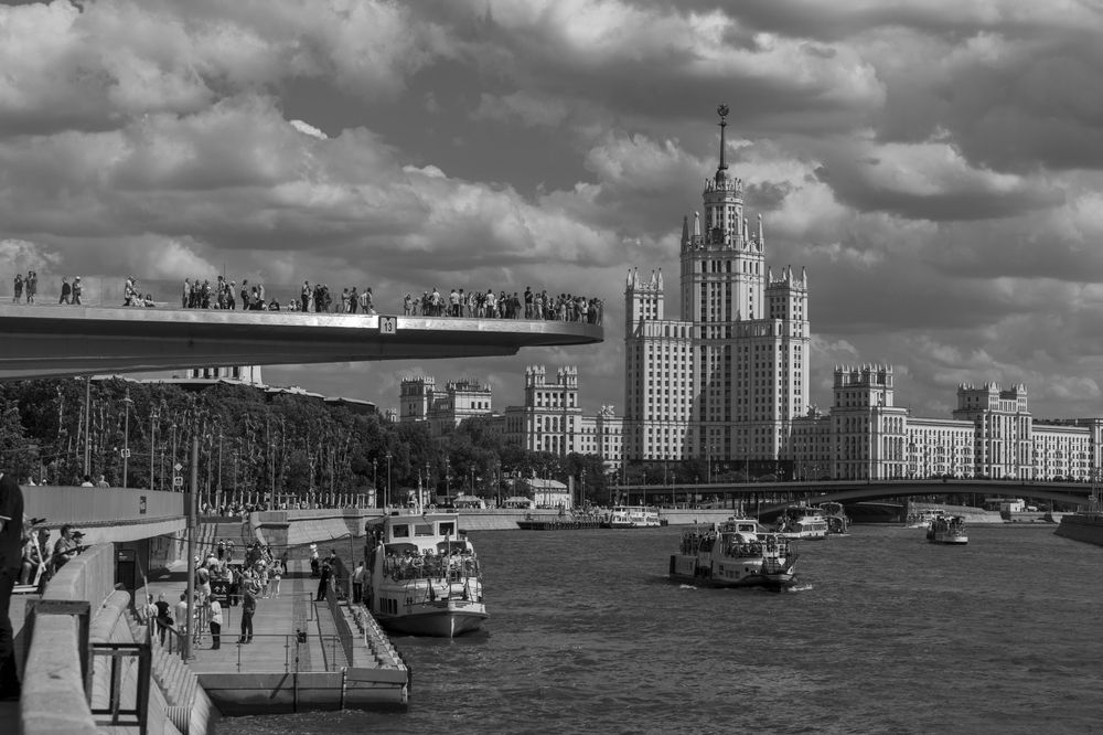 Над рекой