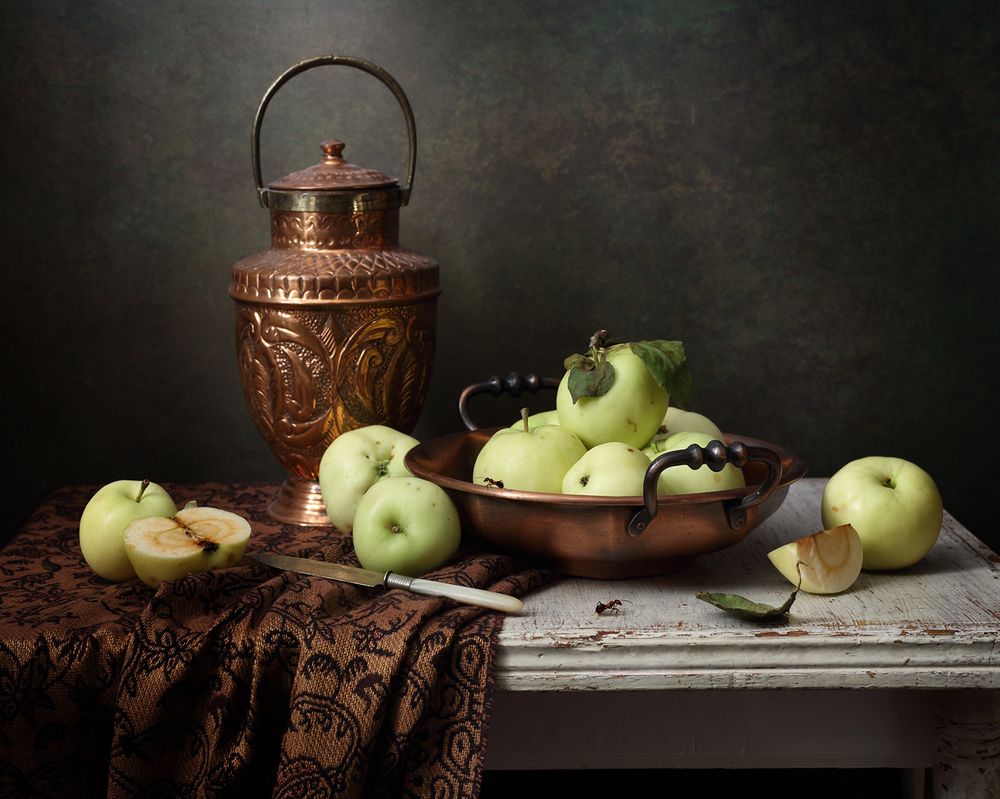 Зеленые яблоки