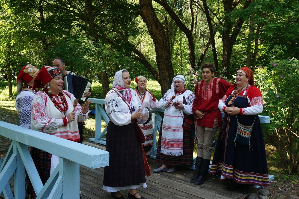 Запеваю я частушку...