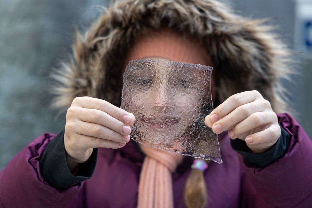 Портрет через пластинку из льда