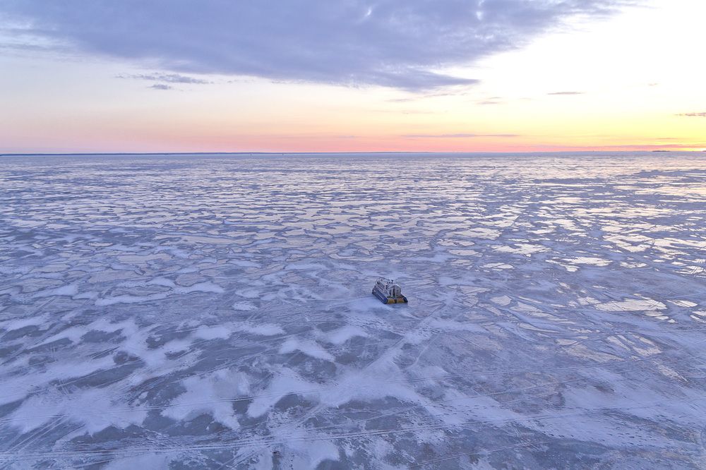 В ледяной пустыне.
