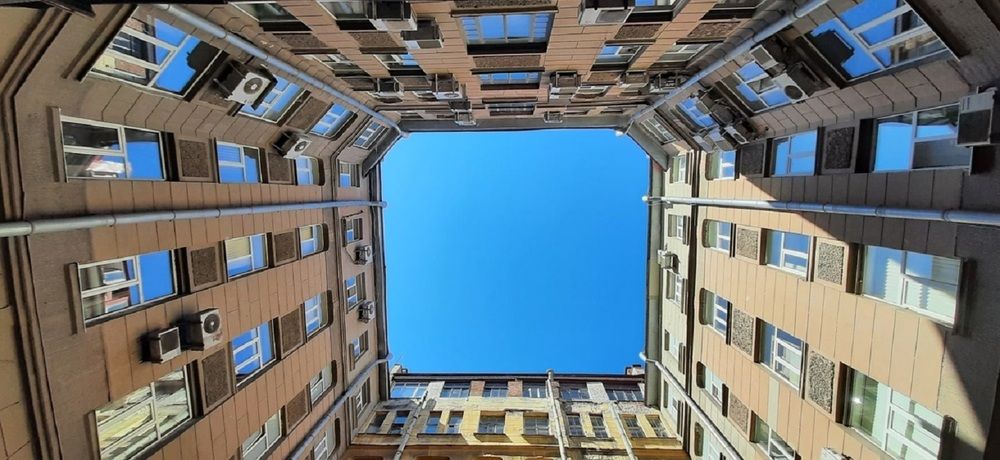 Петербургское небо колодца