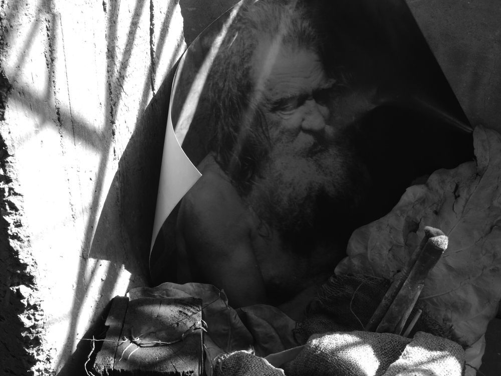 Portrait of a photo "Armando Reveron the painter of light"