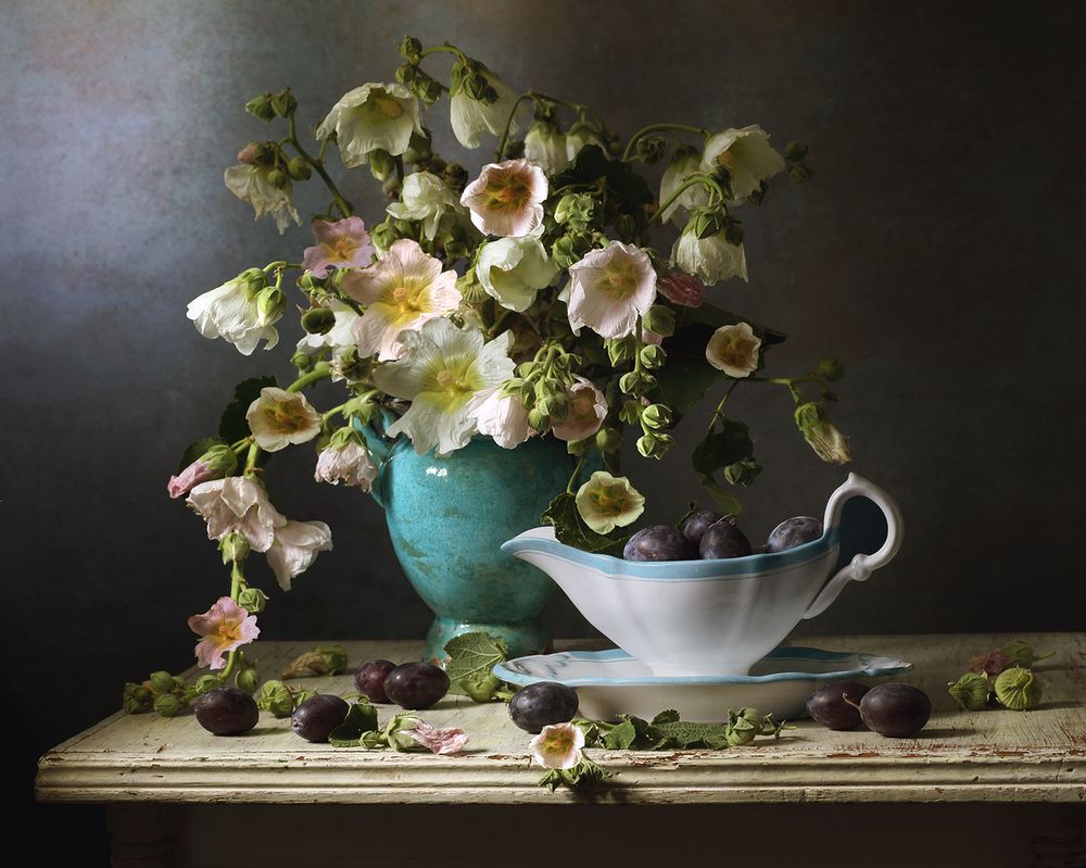 Мальвы и сливы