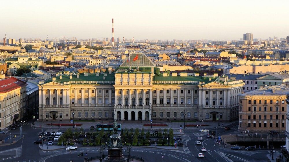 Мариинский дворец в Санкт-Петербурге на Исаакиевской площади