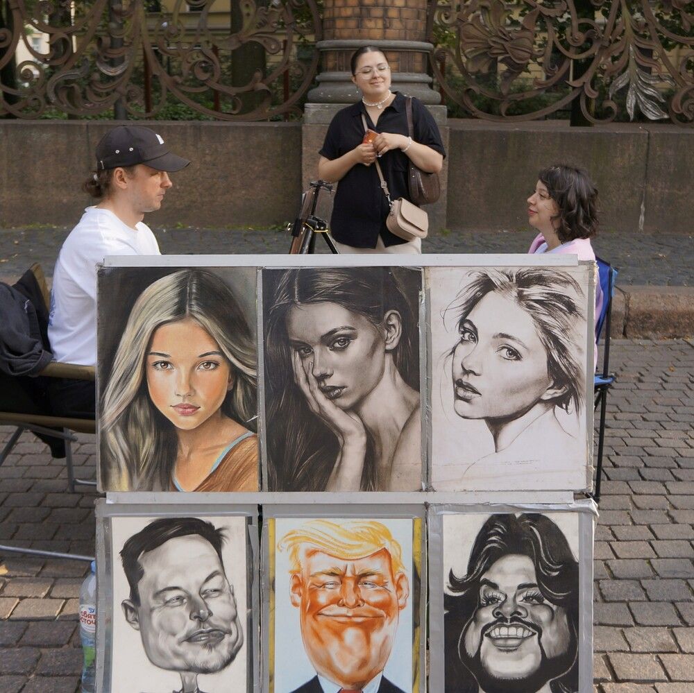 Уличный художник в Санкт-Петербурге у собора Спаса-на-Крови