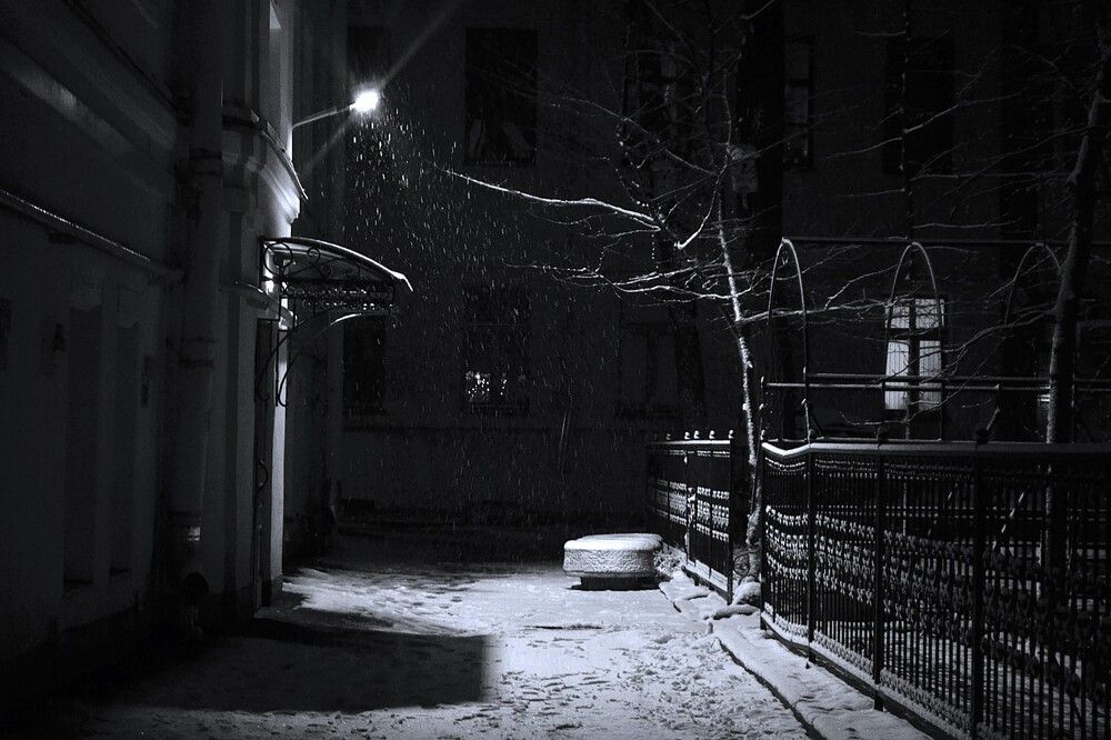 Улица, фонарь..короче я в аптеку