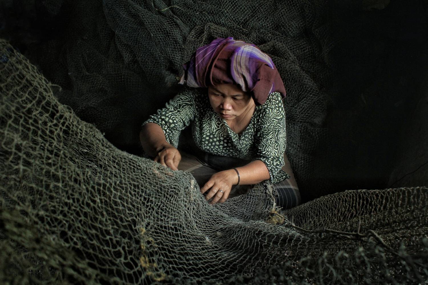 women weave nets