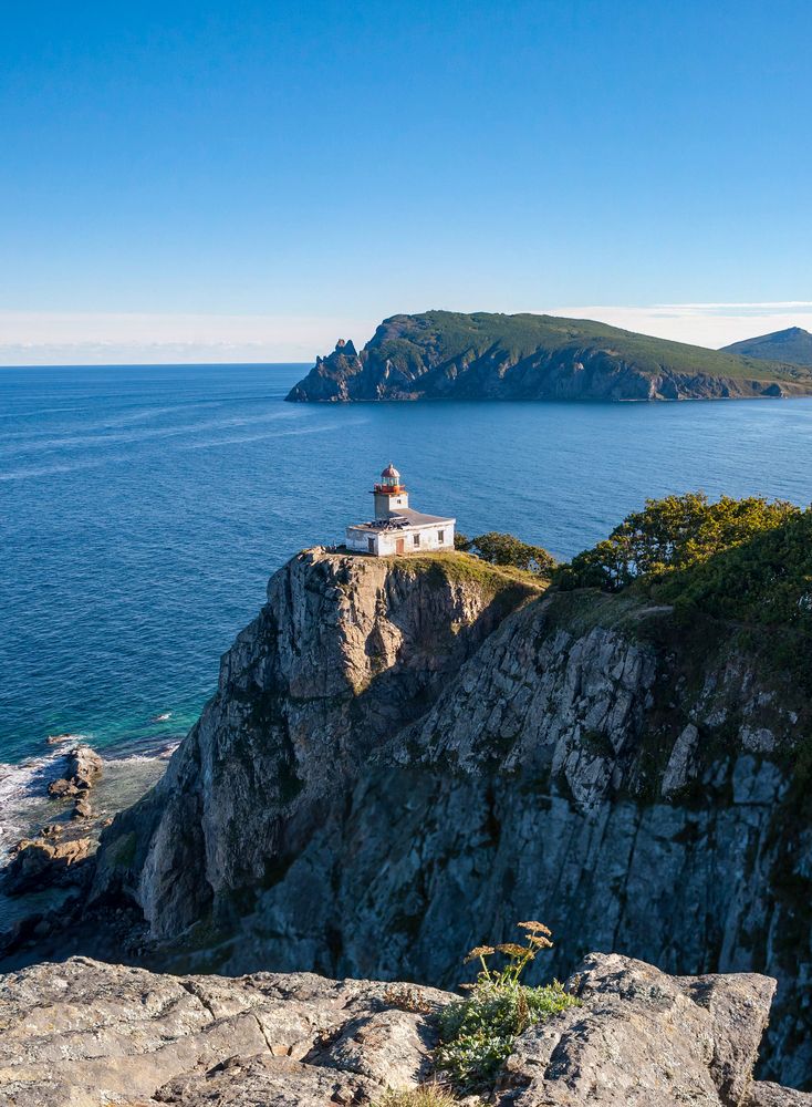 Маяк на мысе Балюзек. Приморье.