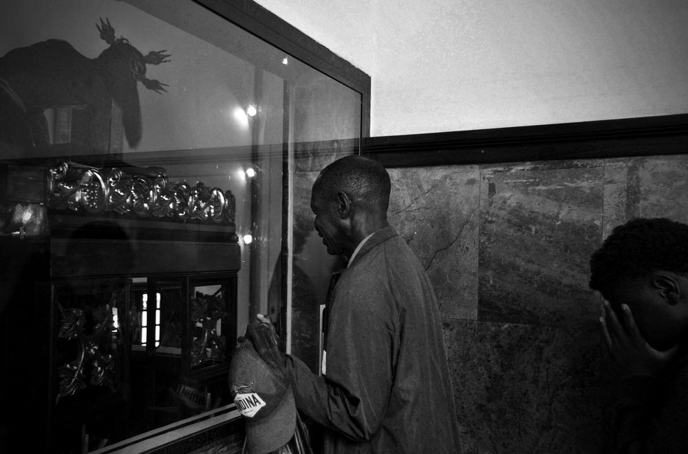 A la sombra de Dios Padre (In the shadow of God the Father)