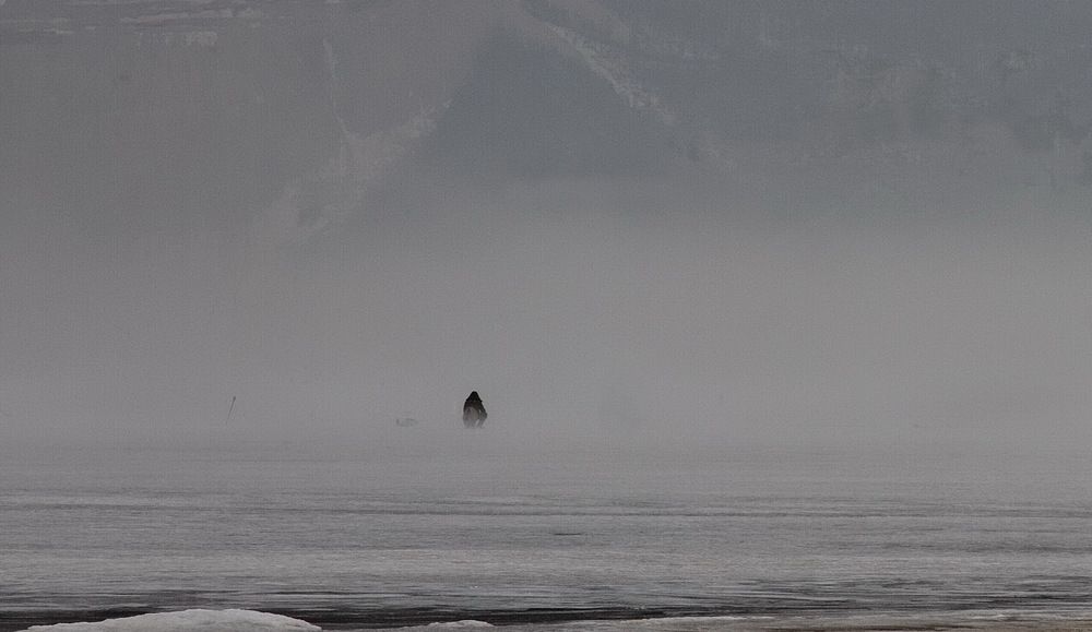 Волга у Жигулей. Одинокий рыбак