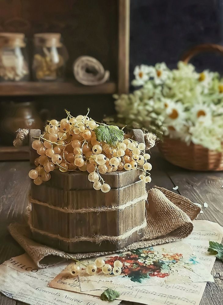 Смородина в ведерке