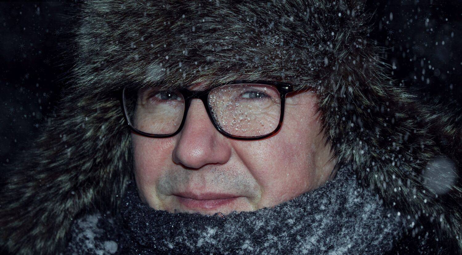 Мужчина в меховой шапке