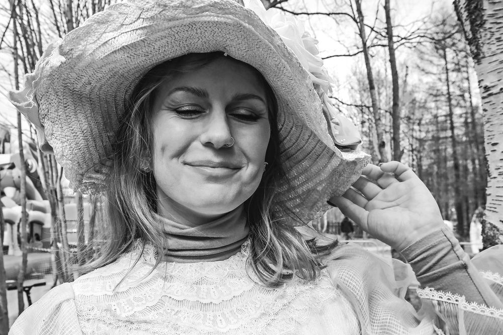 Женщина в шляпе.