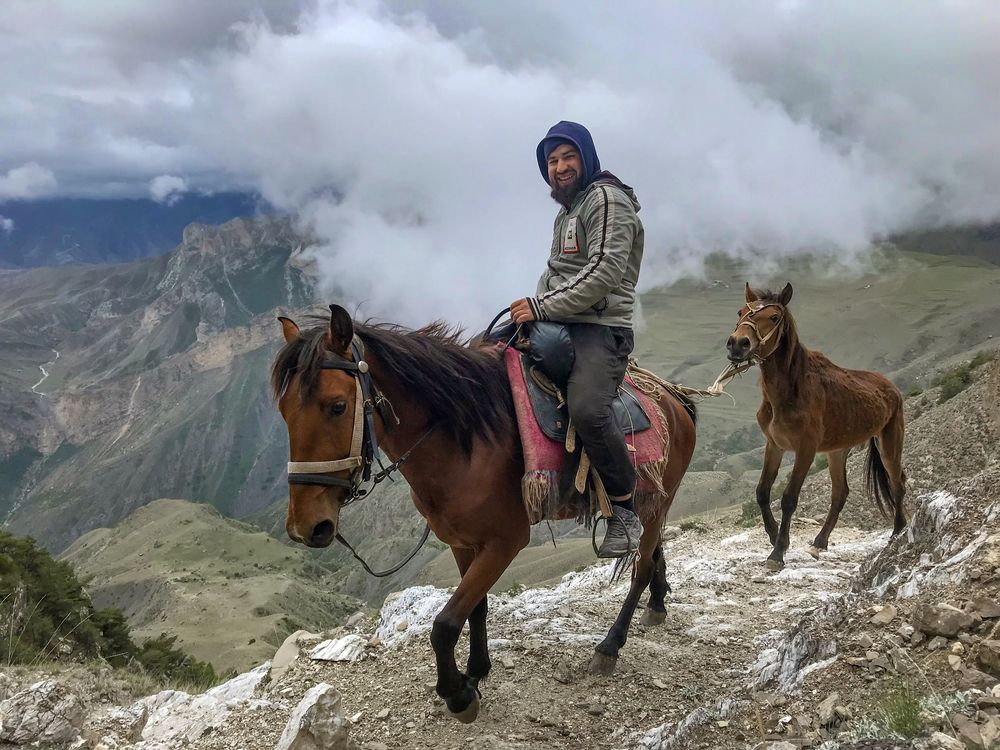 На горной тропе. Дагестан.