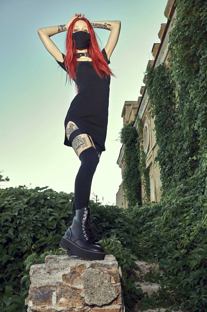 На развалинах