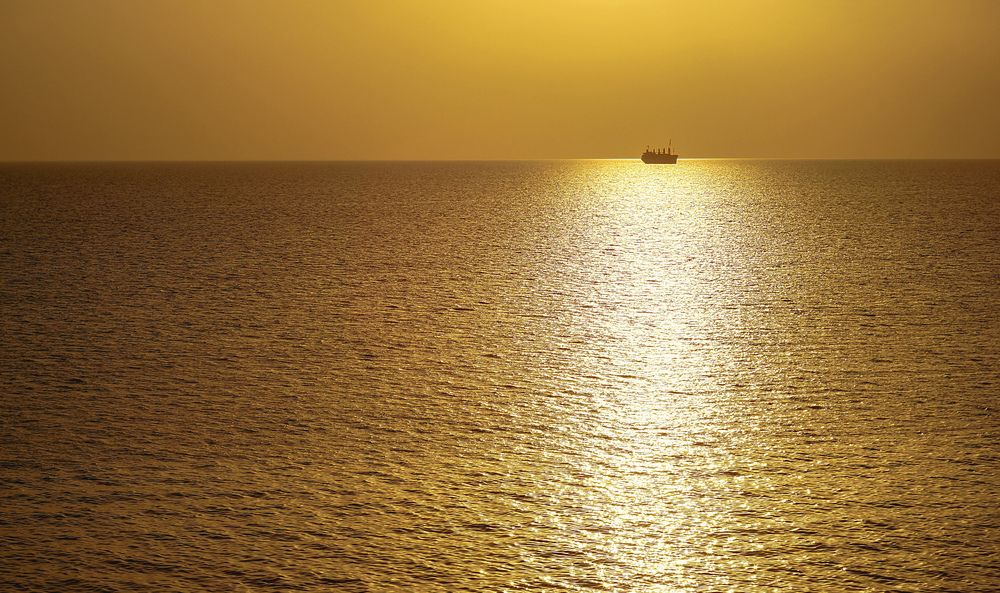 Корабли уходят на закат