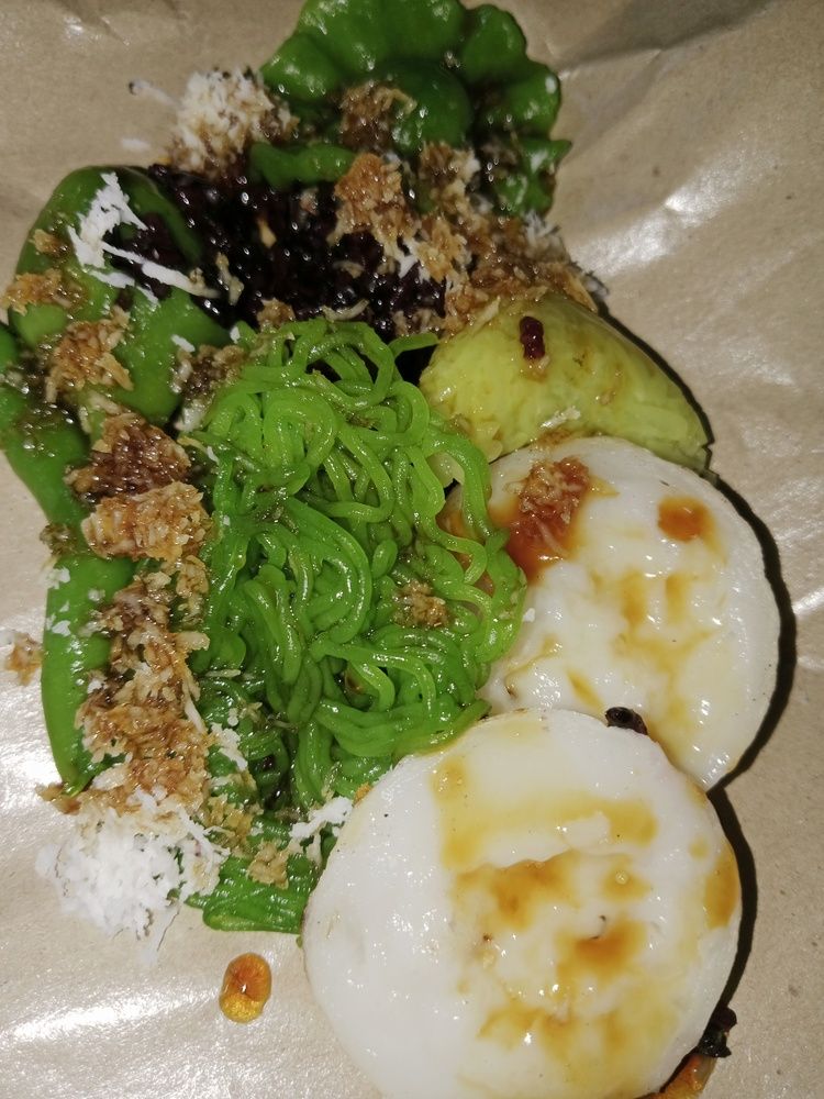 Jajan tradisional Bali.