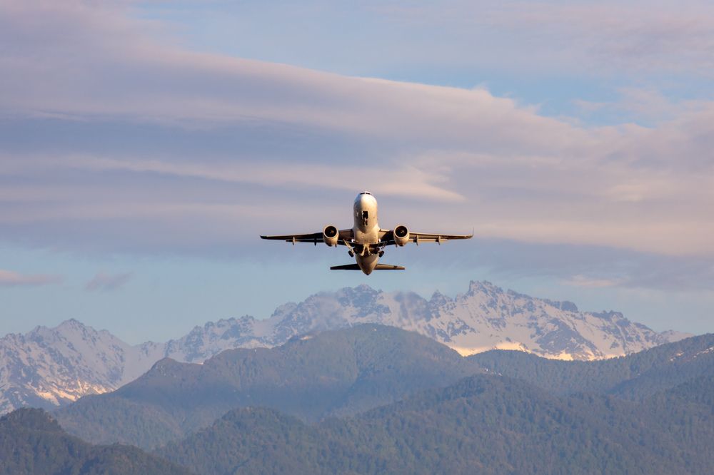 Взлет над горами Аджарии