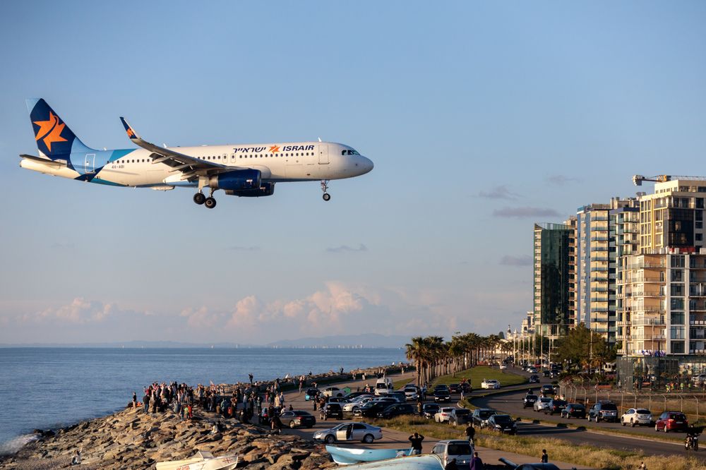 Толпа встречает небесную машину