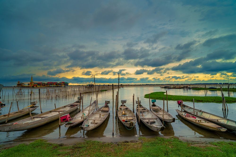 Tranquil Waters at Dusk