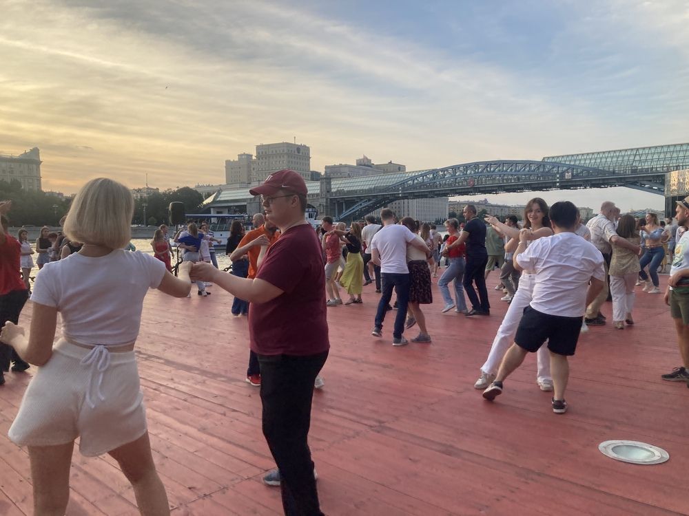 Бачата на набережной в Парке Горького